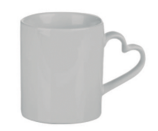 Taza blanca con asa corazón